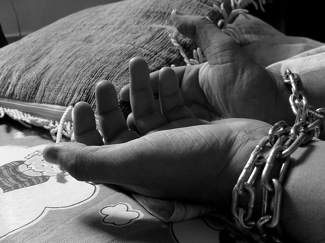 Cuando «en nombre de Dios» no es Dios: cómo evaluar la fe sin apagar la razón prison, prisoner, slavery, human trafficking, trafficking in persons, slavery, human trafficking, human trafficking, human trafficking, human trafficking, human trafficking